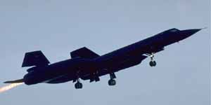 SR-71A взлетает с авиабазы в Милденхэлле